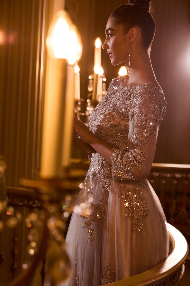 Vestido en Línea A on Escote alto, mangas tres cuartos y espalda en V (Varios Colores)