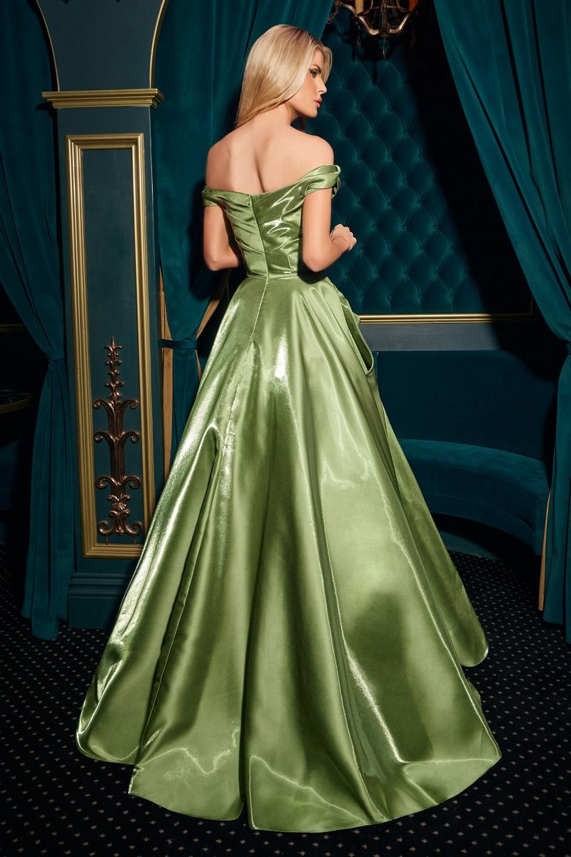 Vestido con Escote con hombros descubiertos, cintura plisada estructurada y corpiño fruncido.