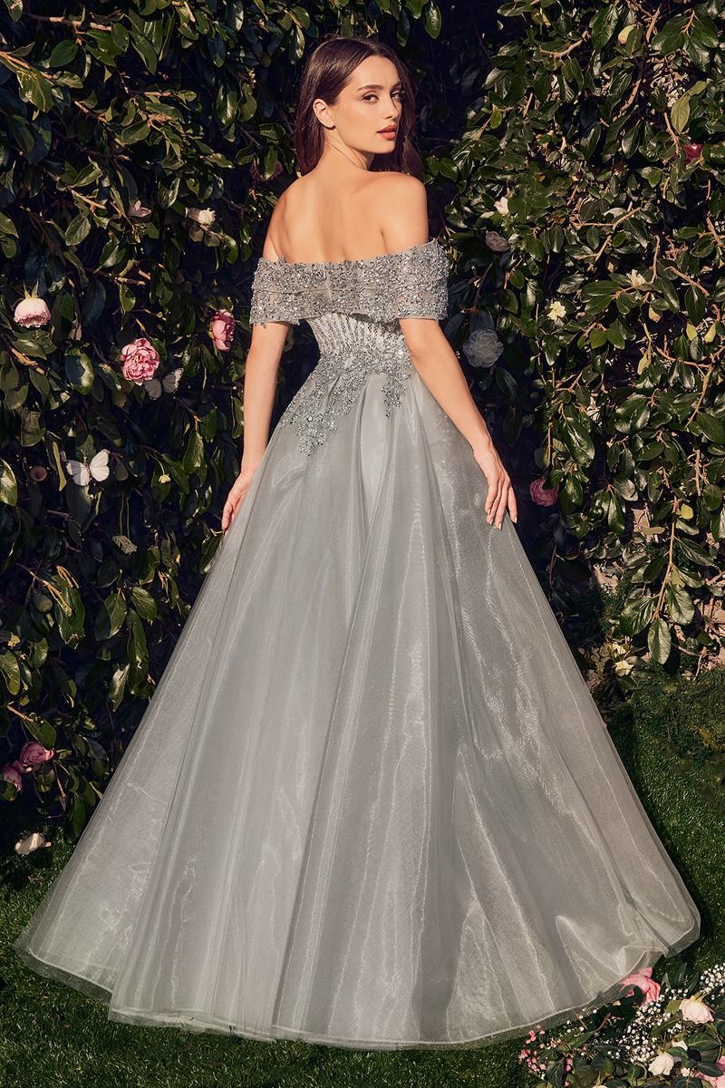 Vestido de Nooche corte en Sirena con Hombros Descubiertos Color Silver.