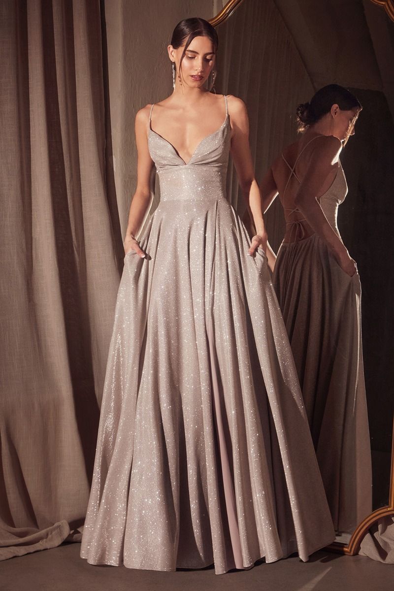 Vestido en Línea A Tela Brillante Con Abertura y tirantes (Varios Colores)