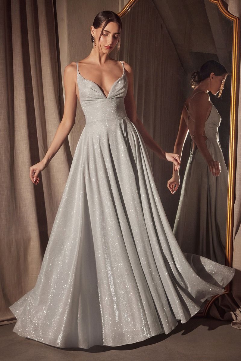 Vestido en Línea A Tela Brillante Con Abertura y tirantes (Varios Colores)