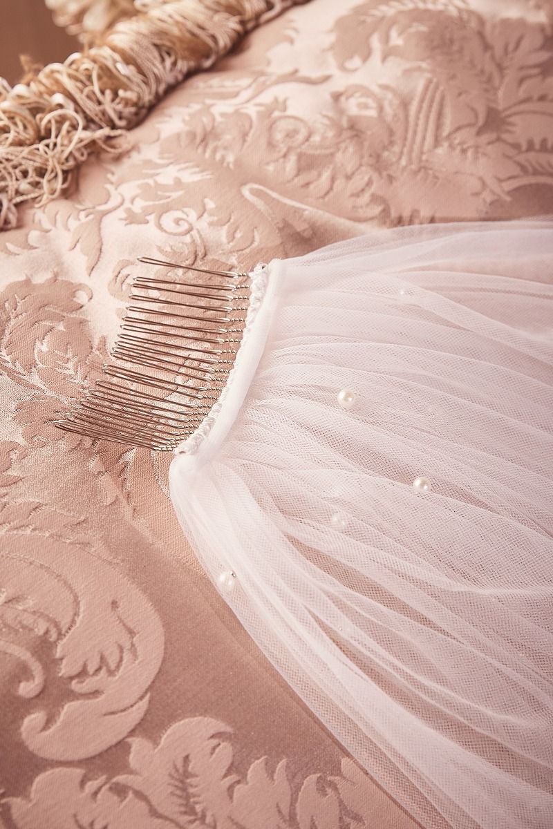 Velos Largo de Tul con Delicadas Gotas de Perla, Color Off White
