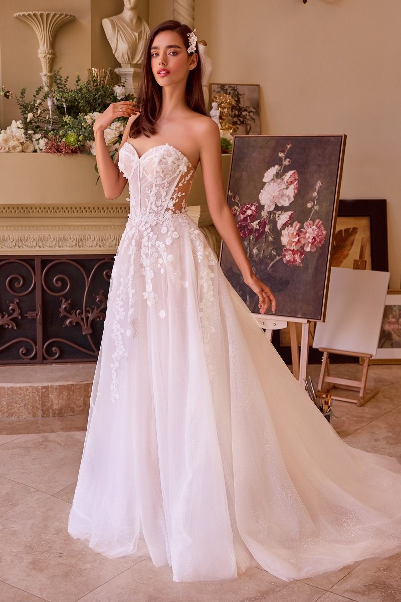 Vestido de Novia Sin Tirantes con Aplicaciones Florales.