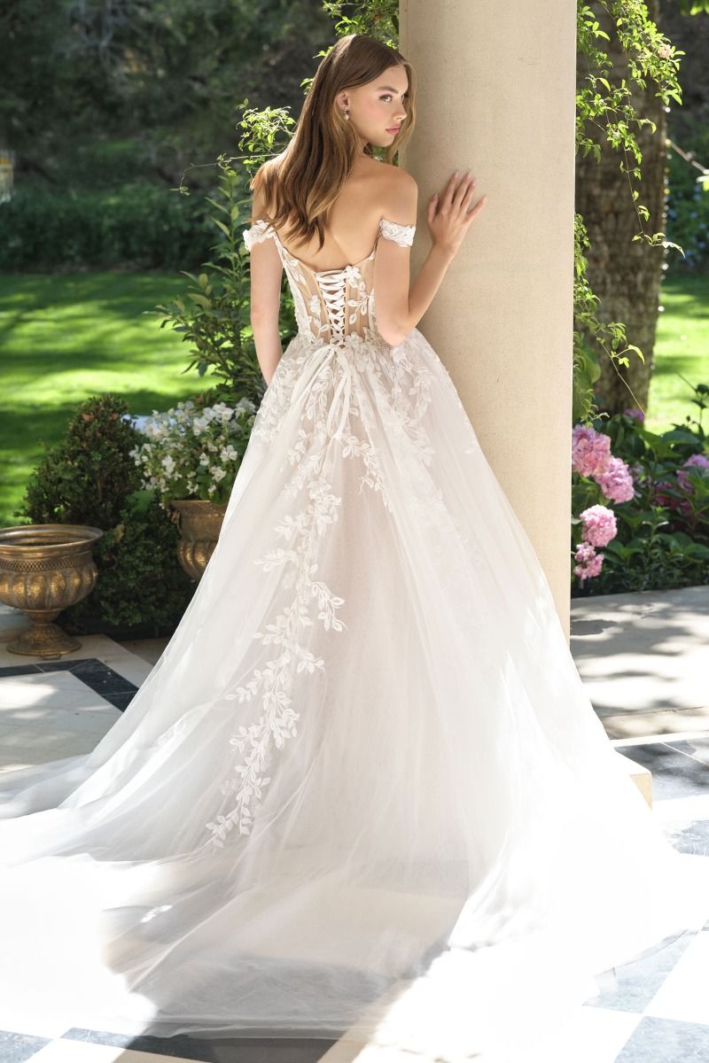 Vestido de Novia Con Escote de Corazón con Hombros Descubiertos de Tul con Encaje, Color Off White