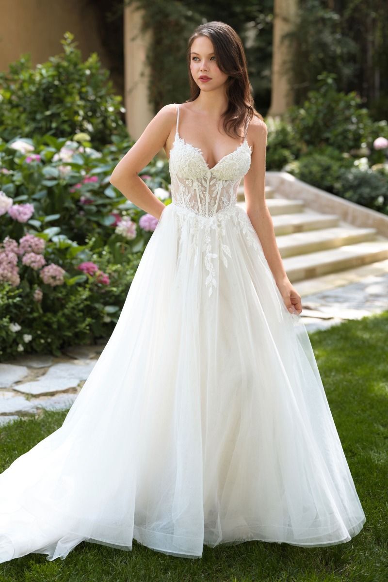Vestido de Novia Escote profundo, tirantes finos con cuentas y corpiño de corsé de encaje ilusión