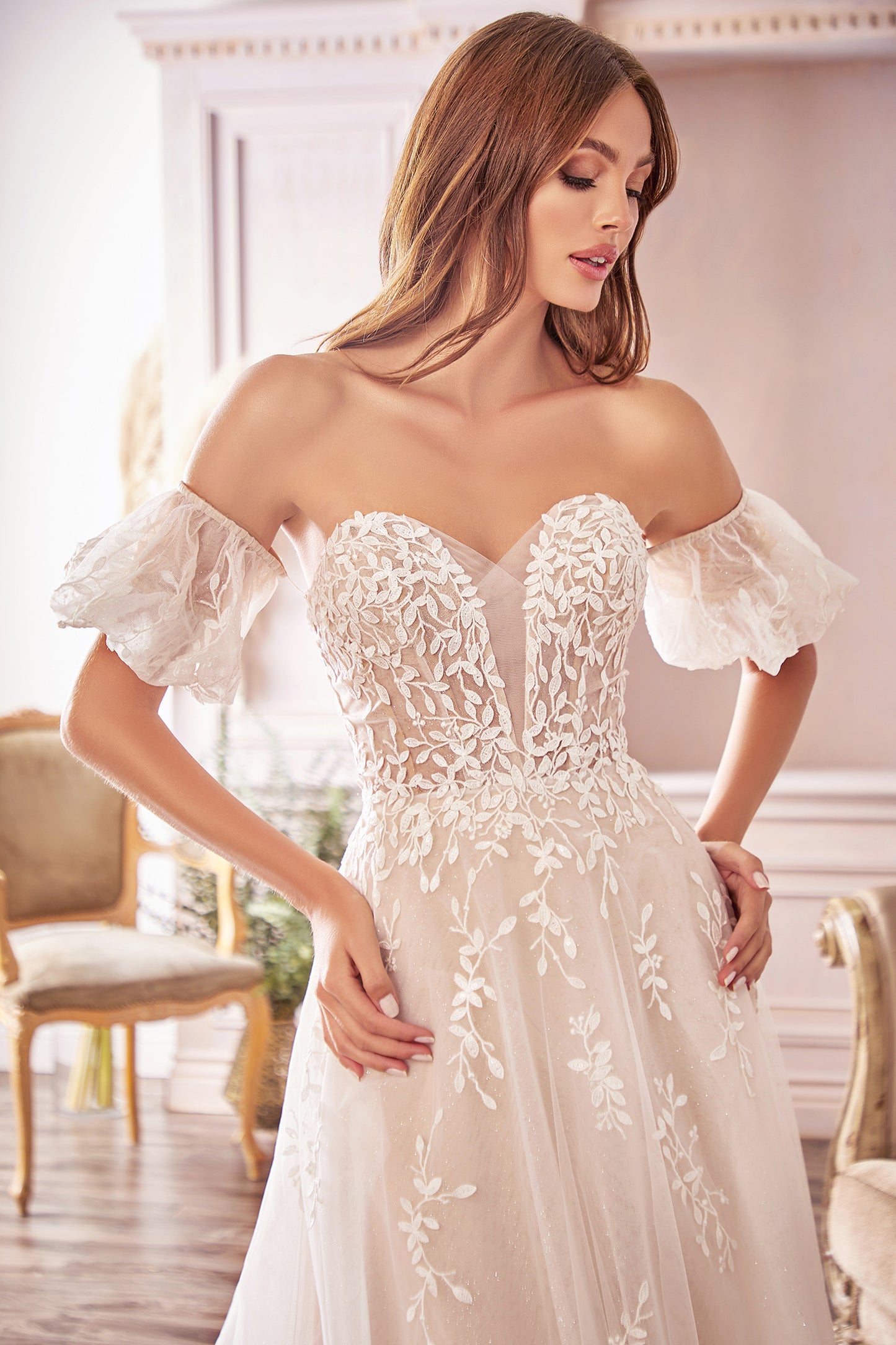 Vestido de novia cuello v y espalda abierta