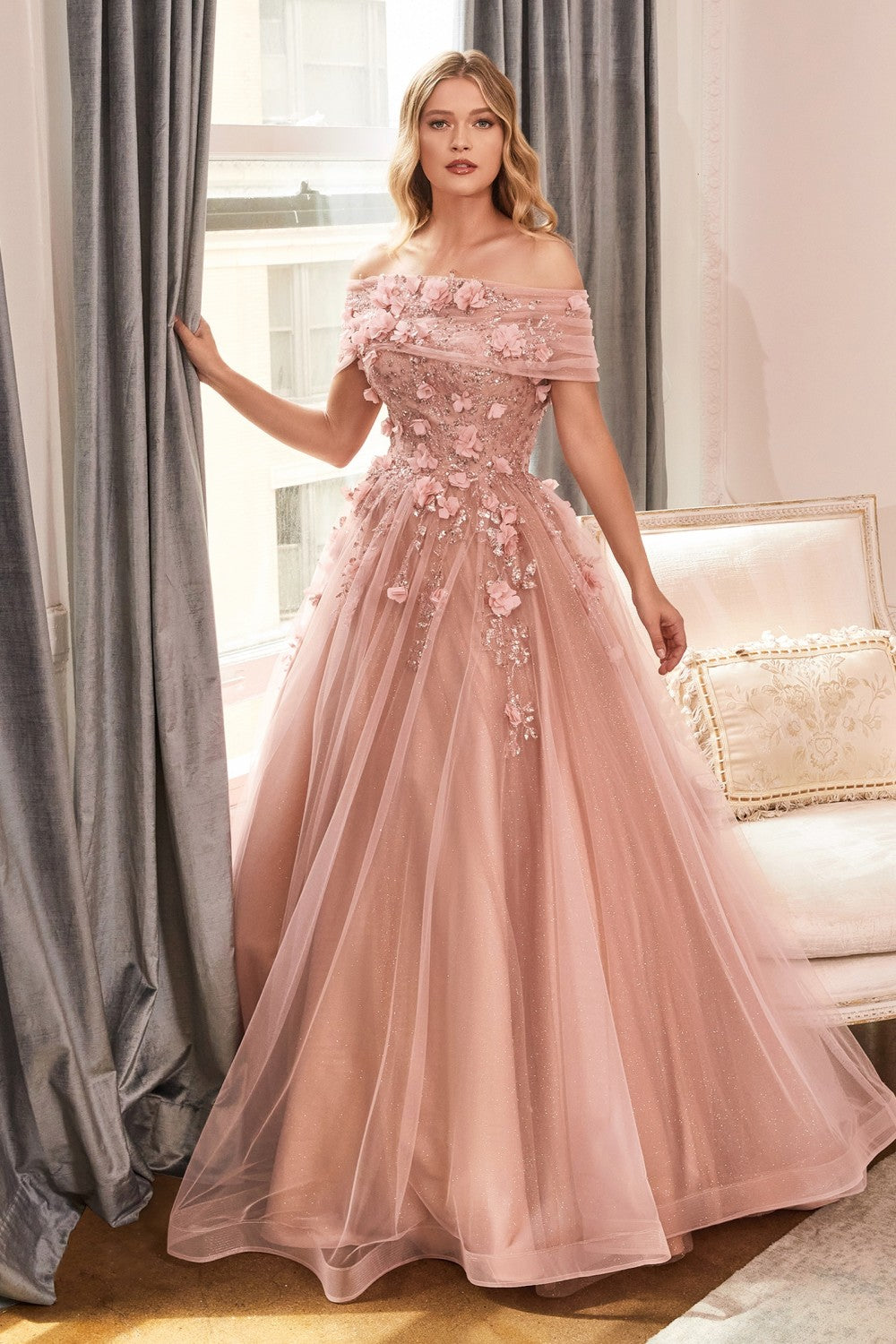 Vestido de noche corte A sin tirantes y apliques florales color oro rosado