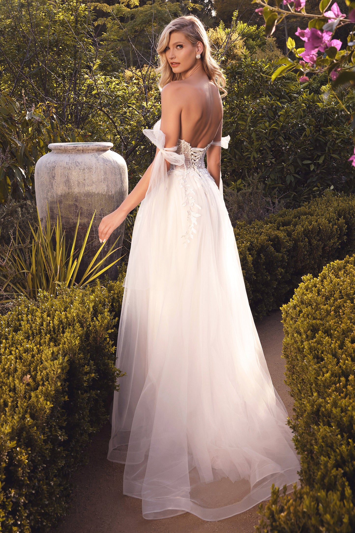 Vestido de novia con cuerpo linea A