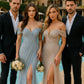 Vestido Ajustado con Hombros Descubiertos con Corpiño Plisado y Aplicaciones en Cuentas, Color Baby Blue y Mauve