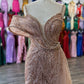 Vestido Al Hombro con Escote en V, Aplicaciones de Cuentas y Capa de Tul, Colores Burgundy y Gold
