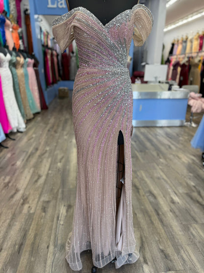 Vestido Ajustado de Tul con Hombros Descubiertos y Adornado con Cuentas, Colores Nude y Pink