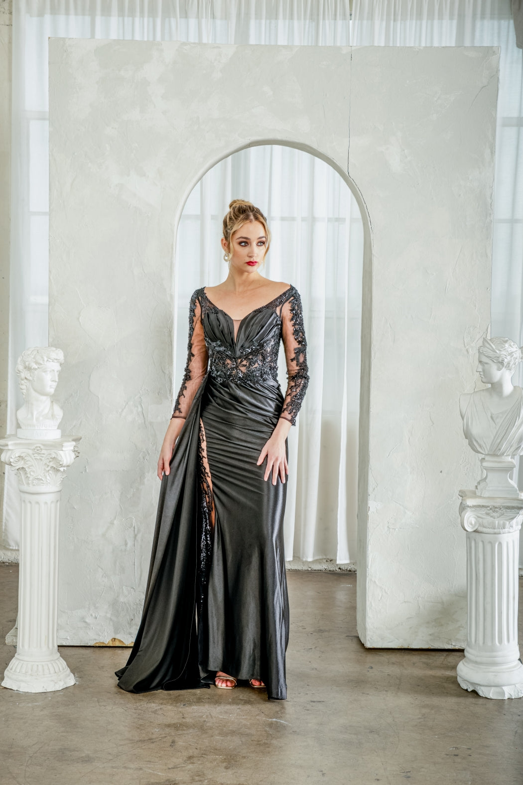 Vestido Ajustado con Mangas Largas, Cintura Lateral Fruncida con Cauda y Abertura Lateral (Varios Colores)