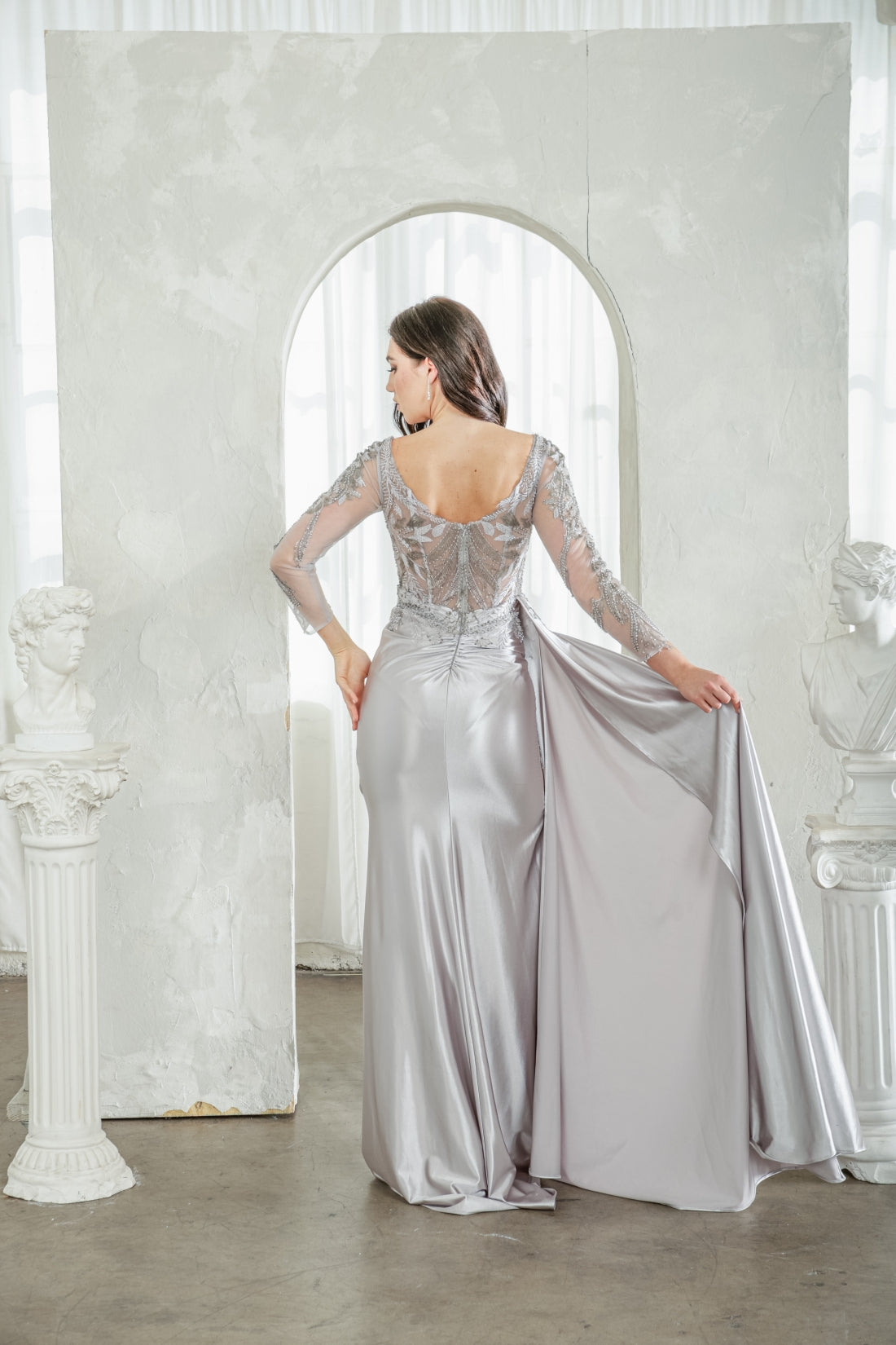 Vestido Ajustado con Mangas Largas, Cintura Lateral Fruncida con Cauda y Abertura Lateral (Varios Colores)