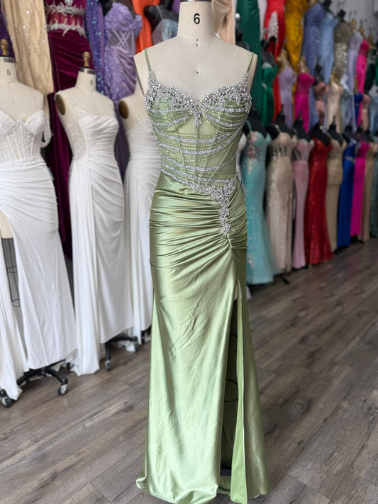 Vestido Entallado, Escote de Corazón con Tirantes Finos y Aplicaciones en Cuentas y Cristales (Varios Colores)