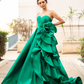 Vestido en Linea A Liso con Aplicación de Flor y Olanes a un Costado, Colores Black y Emerald Green