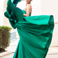 Vestido en Linea A Liso con Aplicación de Flor y Olanes a un Costado, Colores Black y Emerald Green