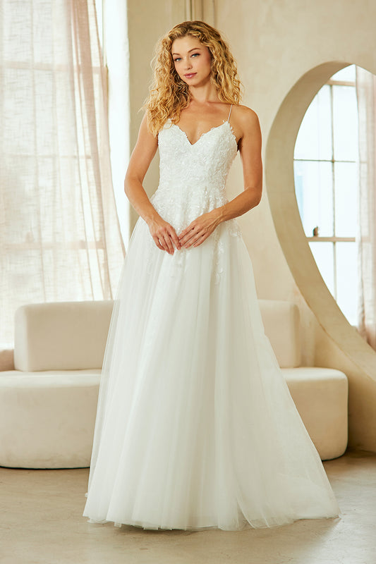 Vestido de Novia  en Línea A de Tul con Forro y detalles de Encaje  brilloso Color White