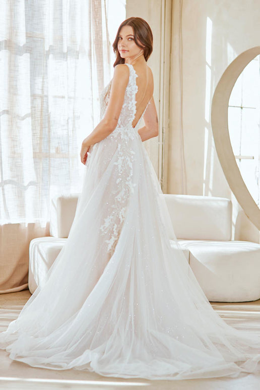 Vestido de Novia en Corte A, Tirantes Anchos, Escote en V Profundo y Espalda Descubierta, Color White