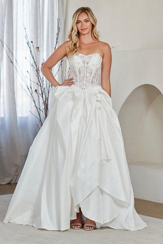 Vestido de Novia, Corte en A, con Corpiño de Encabe, Con Escote Corazón y Falda con Detalles de Fruncido, Color White