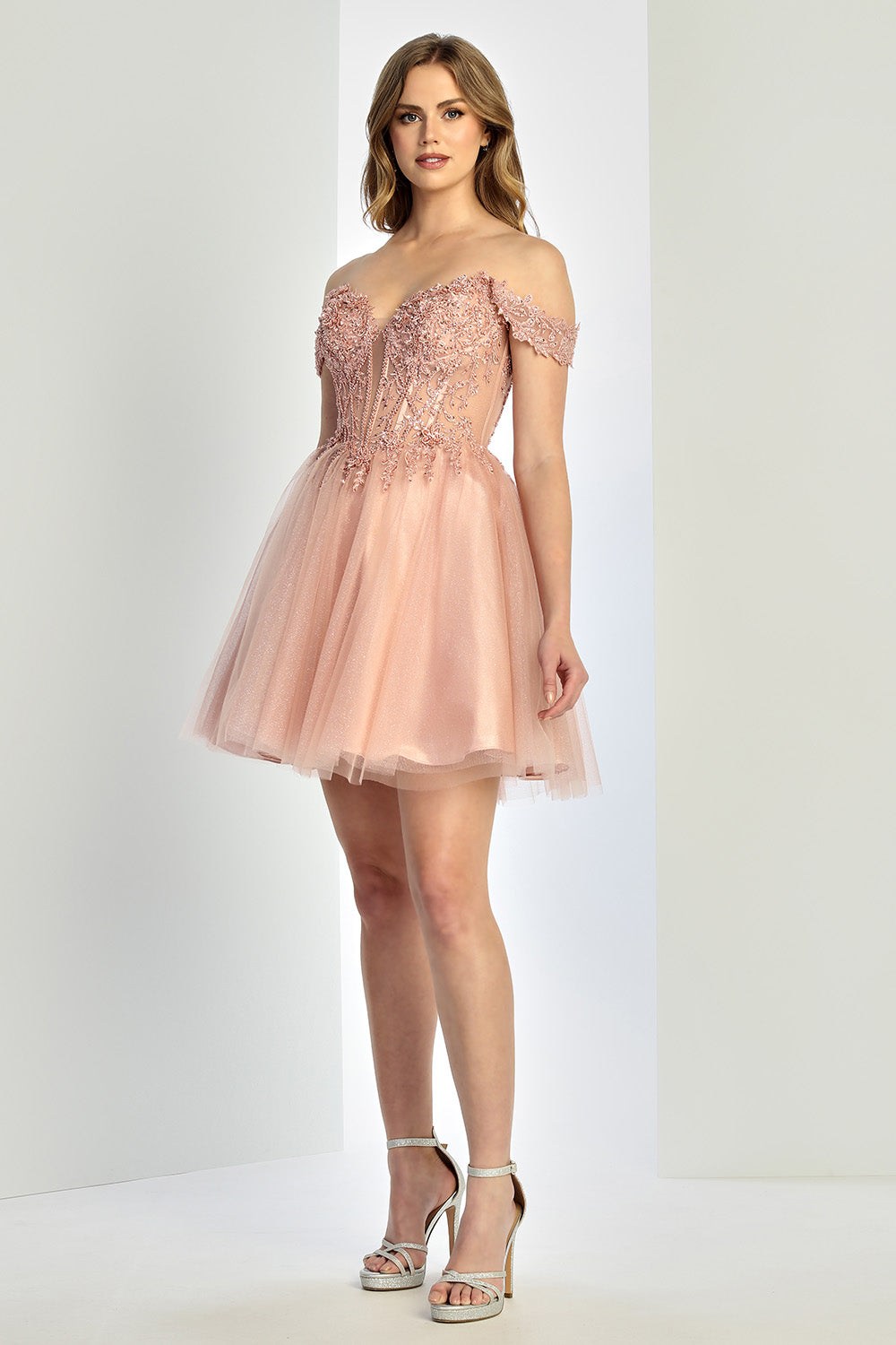 Vestido Corto con Hombros Caidos con Decoraciones en Encaje (Varios Colores)