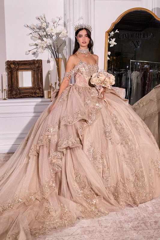 Vestido de Fiesta Corte Princesa, Escote Corazón con Corsé Adornado, Tirantes Finos, Mangas Drapeadas con Hombros Caídos, Aplicaciones de Cuentas en Cascada y un Gran Lazo Decorativo en la Espalda, Color Champagne