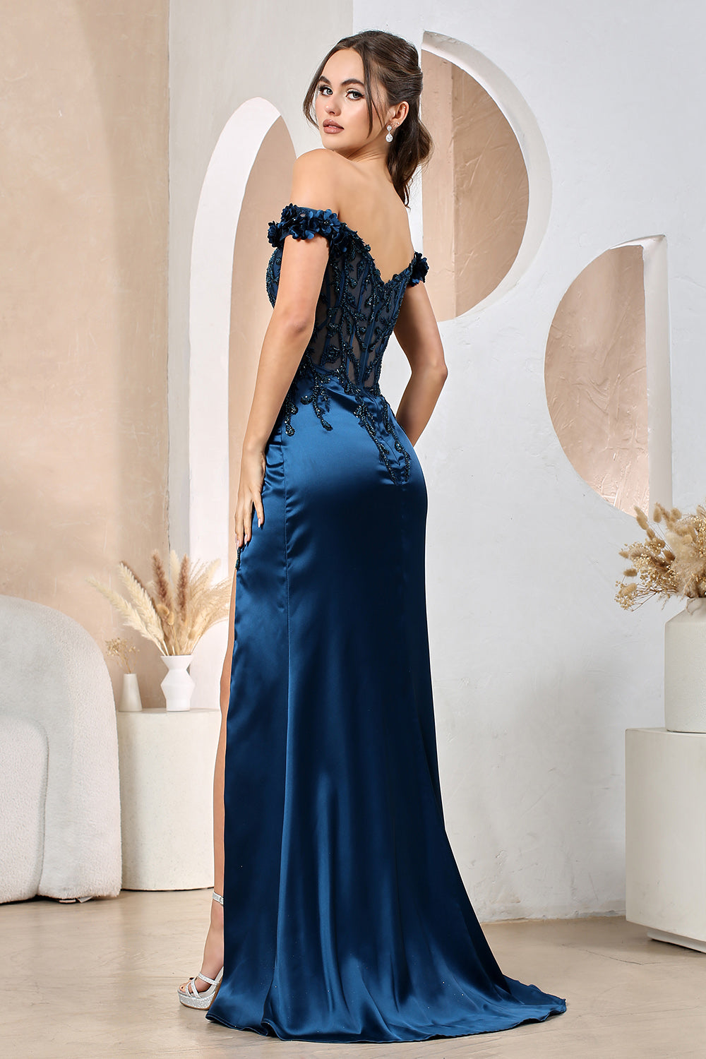 Vestido con Adornos de Encaje en el Busto y Tirantes (Varios Colores)