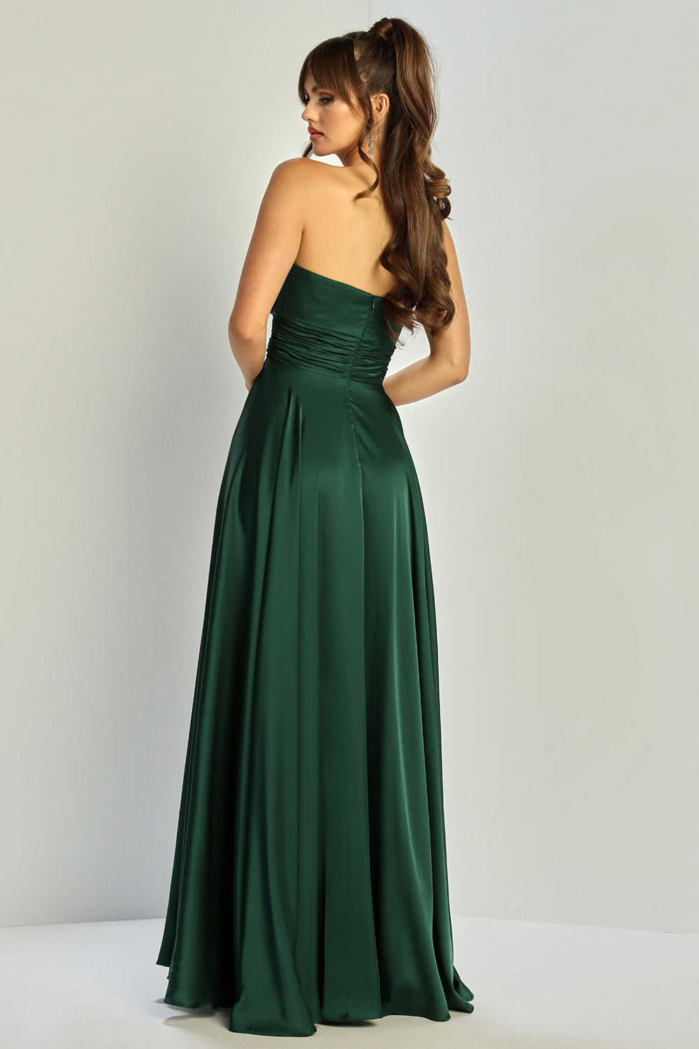 Vestido en corte en A de tela en satín con straple (Varios Colores)