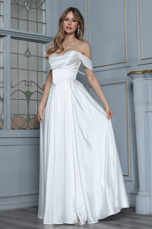 Vetido de Novia en corte A de satén y con Escote Corazon color Off White.