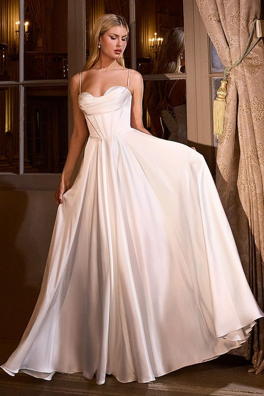 Vestido de Novia de Satén en Corte A con Escote Plisado, Tirantes finos y elegante abertura en la pierna., Color Off White.