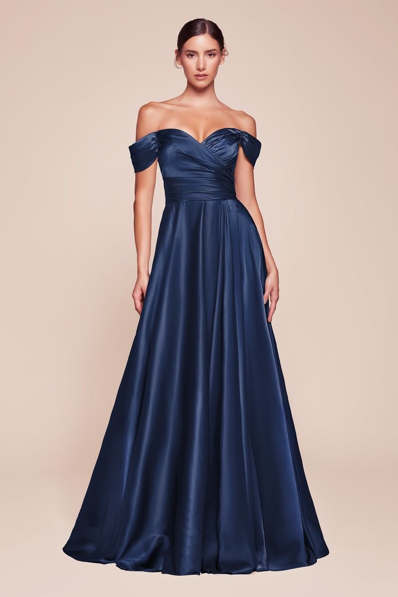 Vestido en Línea A de Satén con Hombro descubierto  Curvy (Varios Colores)