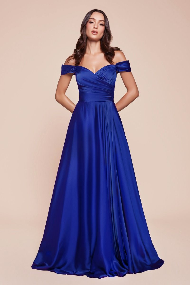 Vestido en Línea A de Satén con Hombro descubierto  Curvy (Varios Colores)