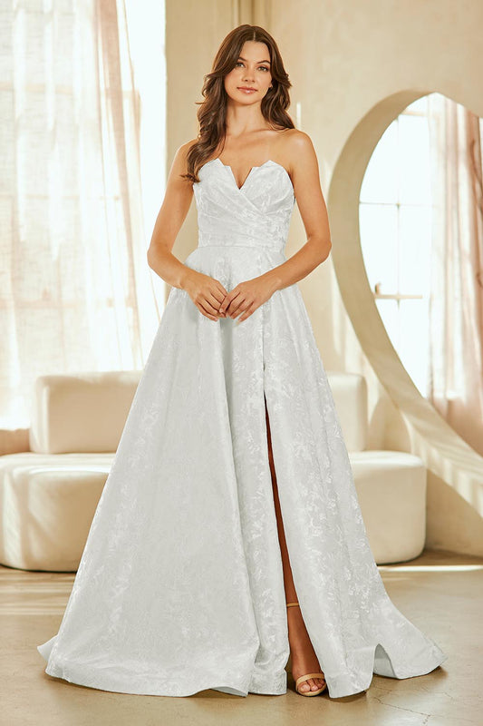 Vestido de Novia corte en A con abertura en un costado con Tipo Corse color White.
