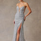 Vestido Estrapless con Abertura en la Pierna de Tul Bordado con Brillos y Lentejuelas, Color SIlver