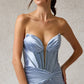 Vestido de Satén con Escote Corazón, Abertura en la Pierna y Detalles en Lentejuelas, Color Ice Bue