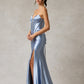 Vestido de Satén con Escote Corazón, Abertura en la Pierna y Detalles en Lentejuelas, Color Ice Bue