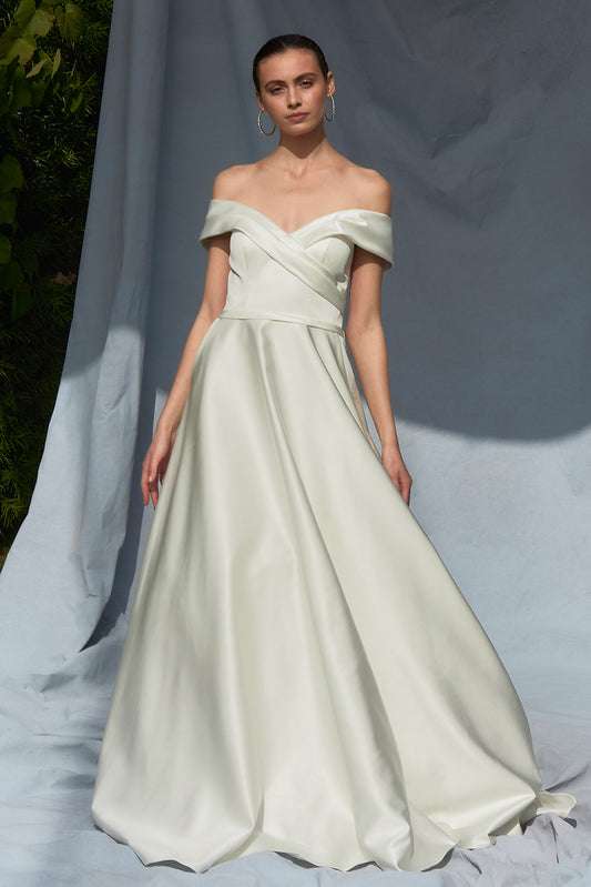 Vestido de Novia de Satén Corte en A a los Hombros con Escote de Corazón, Color Off White