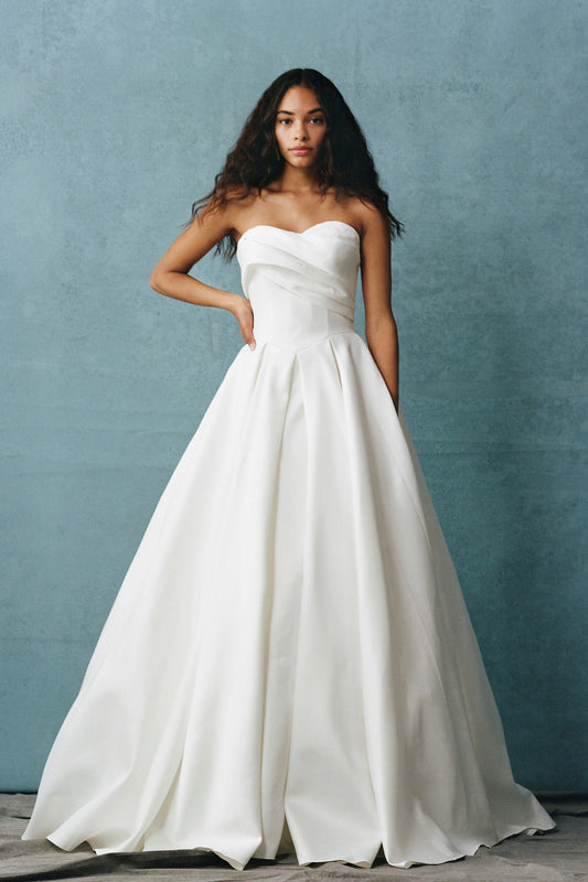 Vestido de Novia Corte en A, Escote de Corazón con Detalle en Drapeado, Color Off White