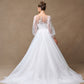 Vestido de Novia Línea A Con Manga Larga de Tul Con Decoraciones de Encaje Color Off White.