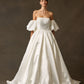 Vestido de Novia en Línea A  con  hombros descubiertos, Sin Tirantes, Escote Recto Cordones en la Espalda y cola Color Off White