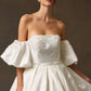 Vestido de Novia en Línea A  con  hombros descubiertos, Sin Tirantes, Escote Recto Cordones en la Espalda y cola Color Off White