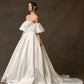 Vestido de Novia en Línea A  con  hombros descubiertos, Sin Tirantes, Escote Recto Cordones en la Espalda y cola Color Off White