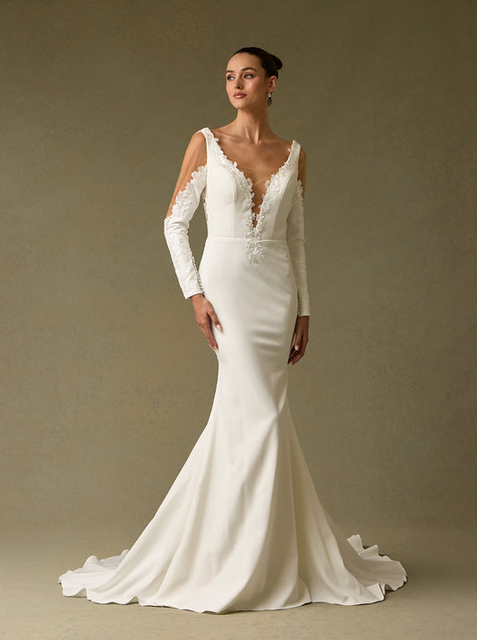 Vestido de Novia, Corte Sirena con Cauda Corta, de Manga Larga Bordadas y con Transparencias, Escote en V  Profundo, Color Off White