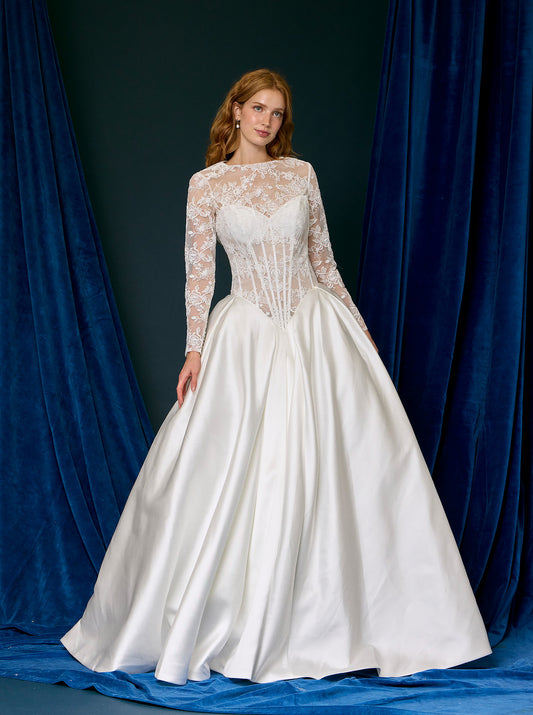 Vestido de Novia en Corte Princesa, Con  Manga Larga, Escote Ilusión, con Bolsillos Laterales, Color Off White