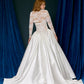 Vestido de Novia en Corte Princesa, Con  Manga Larga, Escote Ilusión, con Bolsillos Laterales, Color Off White