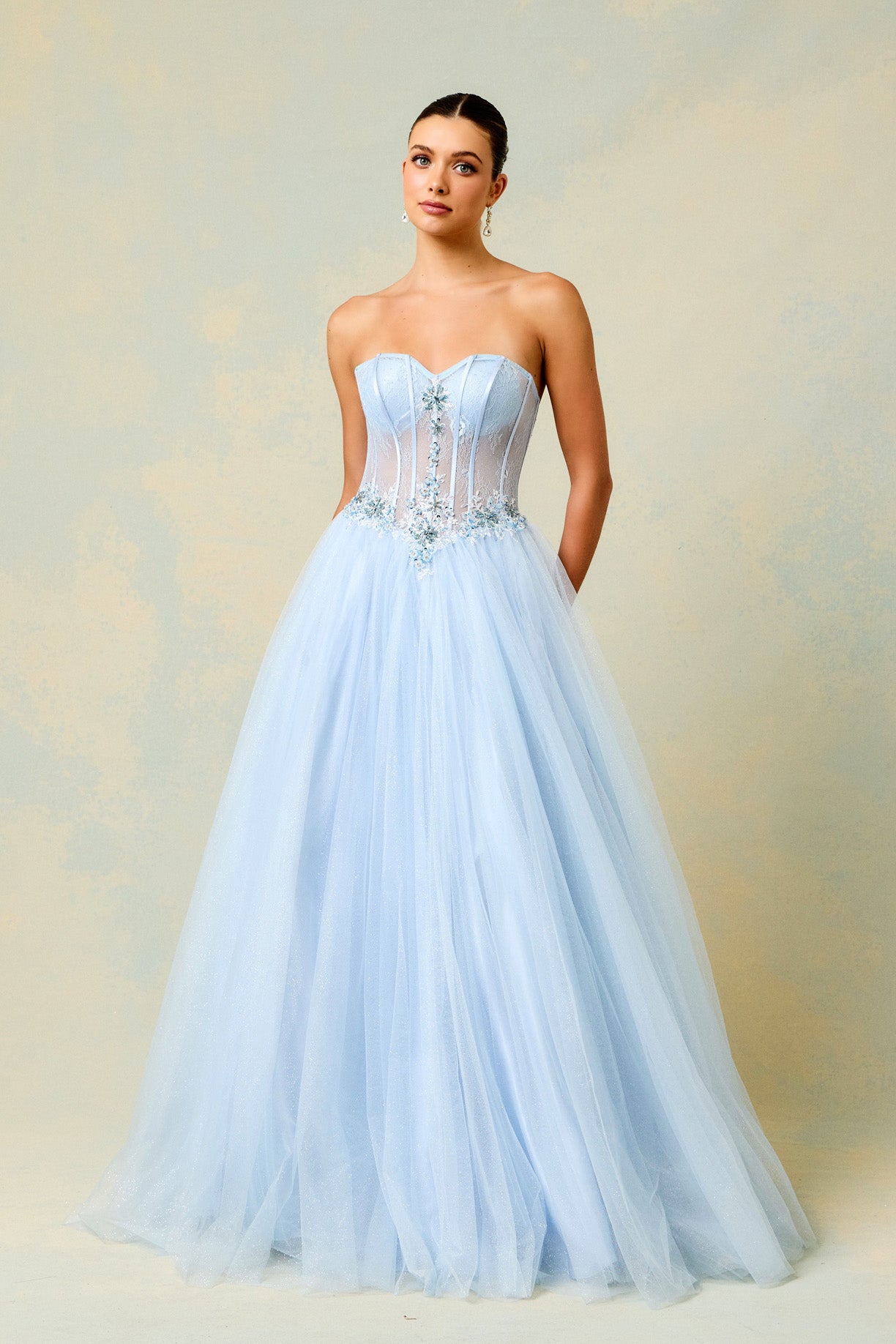 Vestido en Corte en A Sin Tirantes Escote en Forma de Corazón Color Ice Blue.