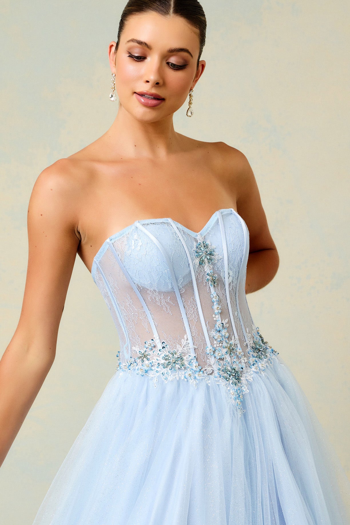 Vestido en Corte en A Sin Tirantes Escote en Forma de Corazón Color Ice Blue.