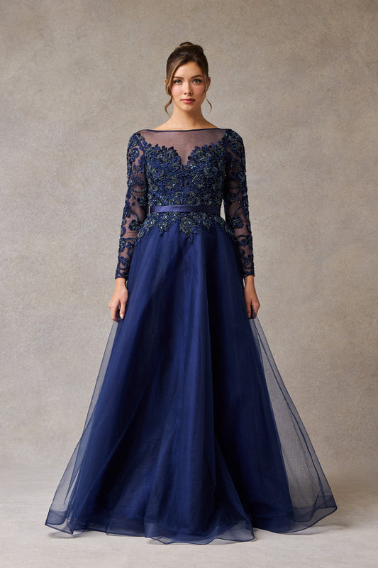 Vestido en Línea A de Tul con Manga Larga detalles de Encaje y Cristales Color Navy.