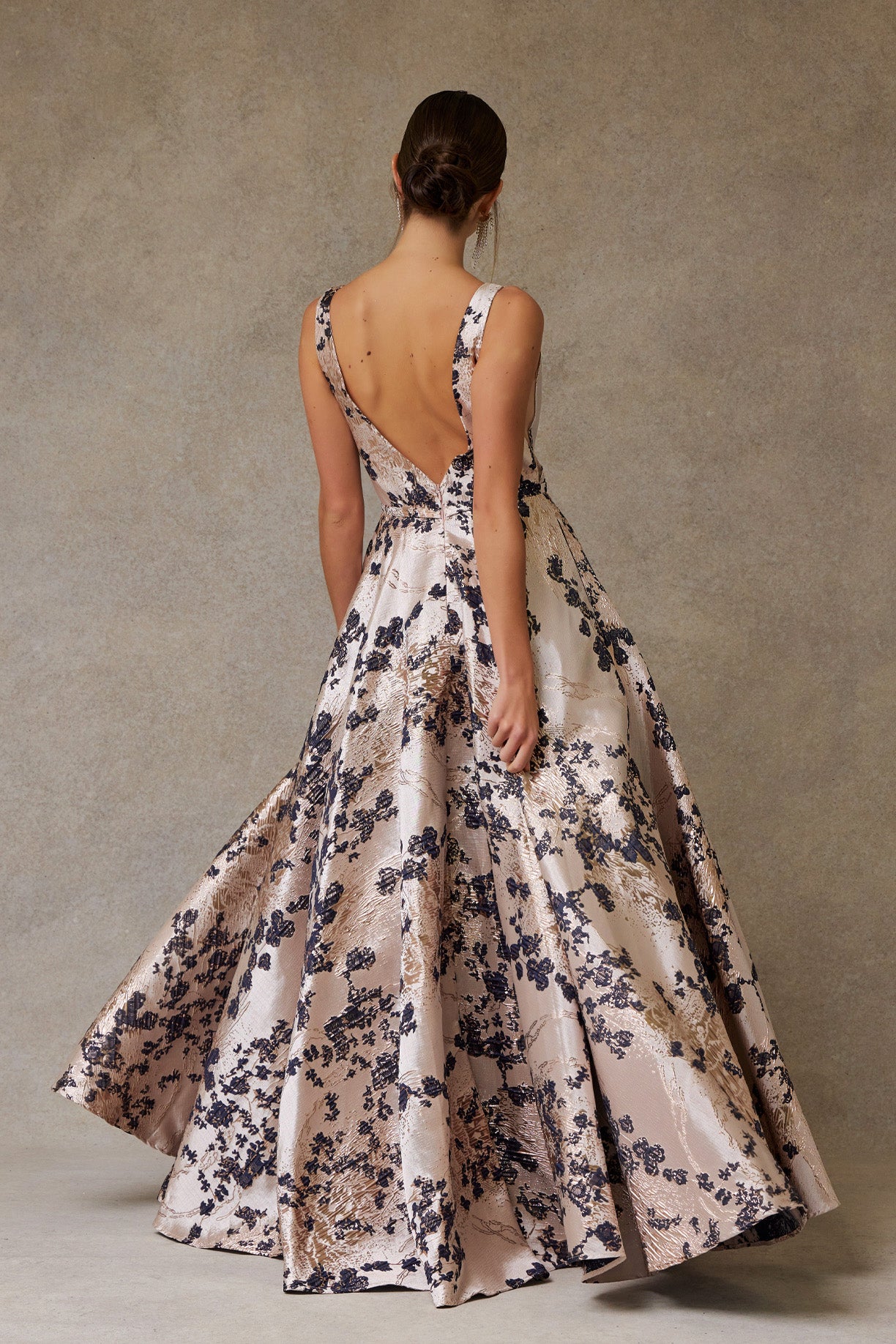 Vestido Estampado Corte en A Escote en V Color Rose Gold Navy Print