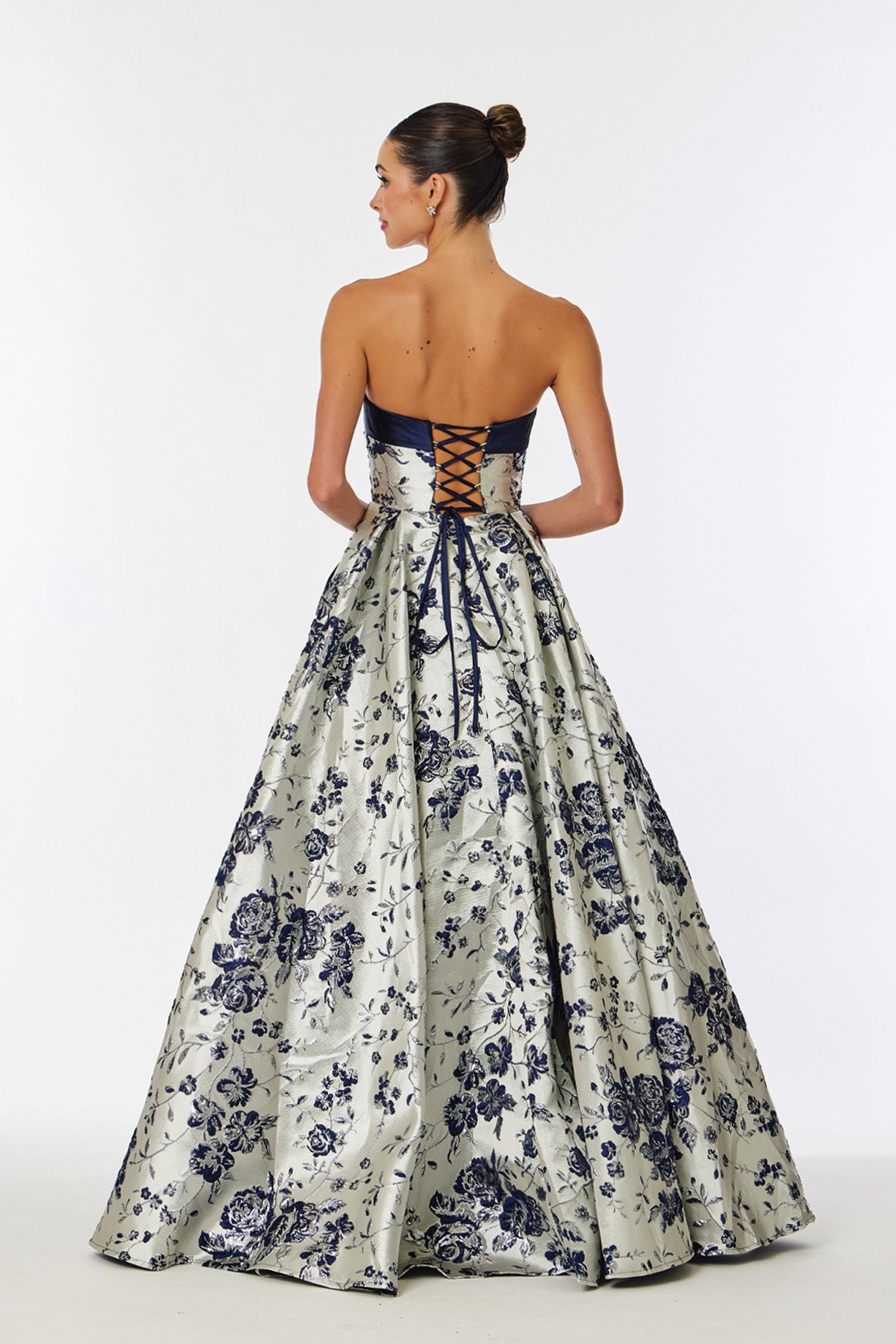 Vestido en Corte A de Satén y Jaquard Estampado, sin Tirantes con Bolsillos Laterales, Color Navy Silver