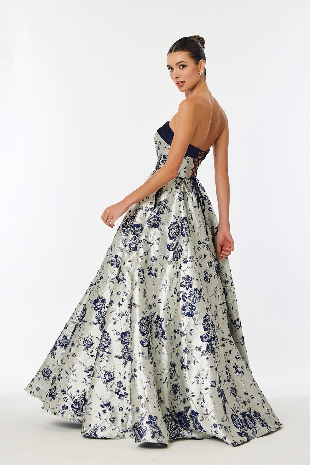 Vestido en Corte A de Satén y Jaquard Estampado, sin Tirantes con Bolsillos Laterales, Color Navy Silver